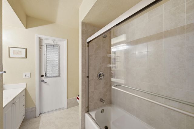 1811 NW 119th Avenue, Pembroke Pines, FL 33026