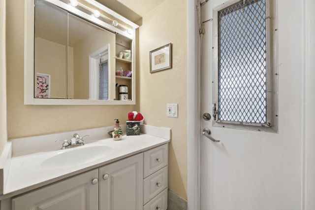 1811 NW 119th Avenue, Pembroke Pines, FL 33026