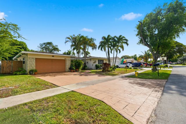 1811 NW 119th Avenue, Pembroke Pines, FL 33026