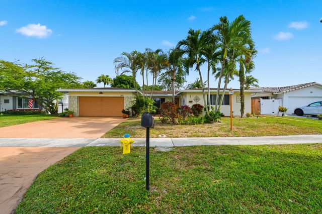 1811 NW 119th Avenue, Pembroke Pines, FL 33026
