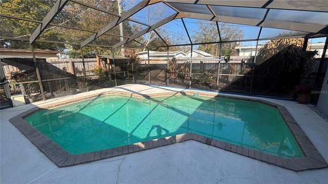 2002 E ROBSON STREET, Tampa, FL 33610