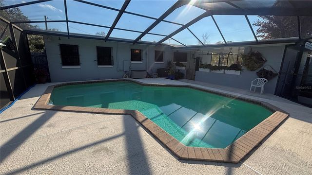 2002 E ROBSON STREET, Tampa, FL 33610