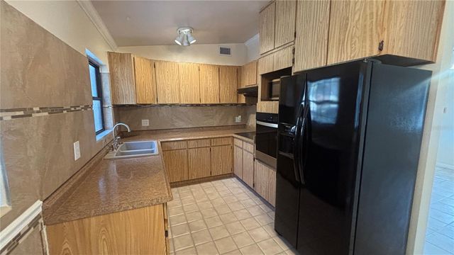 2002 E ROBSON STREET, Tampa, FL 33610