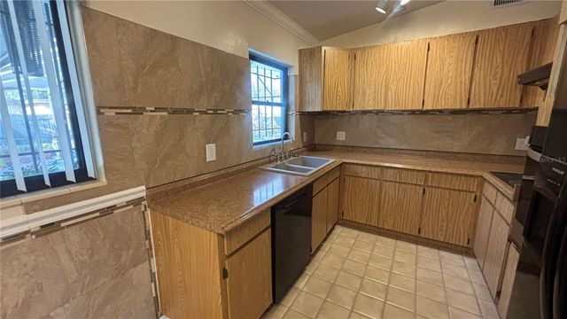 2002 E ROBSON STREET, Tampa, FL 33610