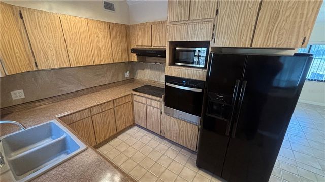 2002 E ROBSON STREET, Tampa, FL 33610