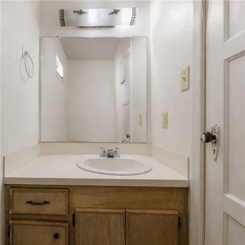 1012 Columbus Avenue, Bryan, TX 77803
