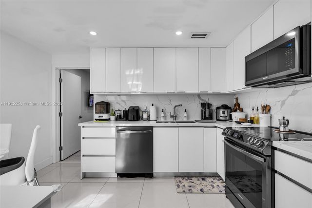 15452 SW 50th Ter, Miami, FL 33185