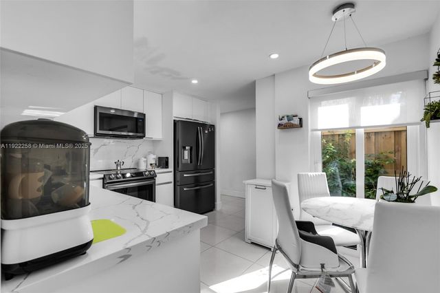 15452 SW 50th Ter, Miami, FL 33185