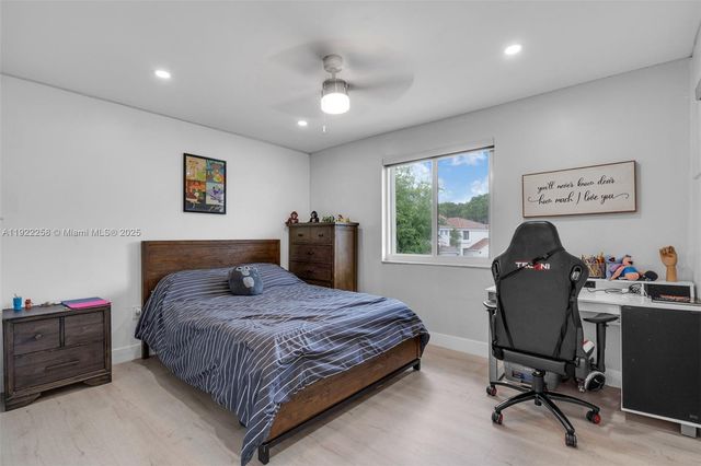 15452 SW 50th Ter, Miami, FL 33185