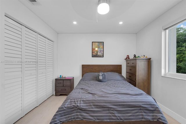 15452 SW 50th Ter, Miami, FL 33185