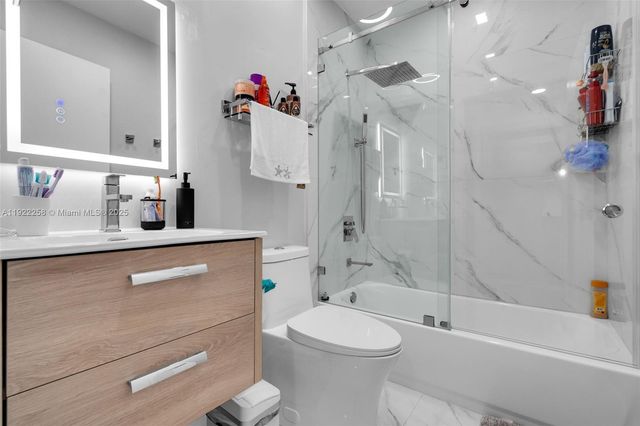 15452 SW 50th Ter, Miami, FL 33185