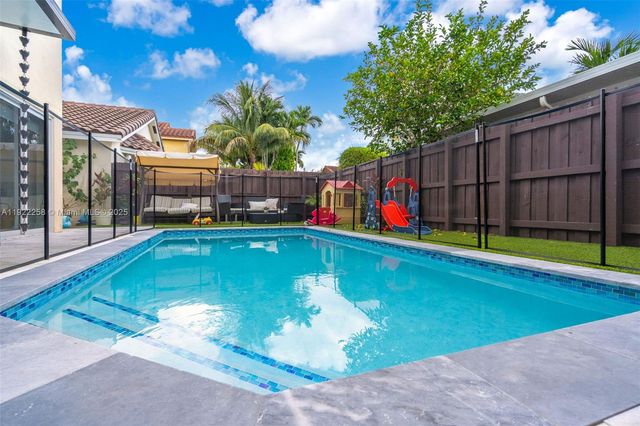 15452 SW 50th Ter, Miami, FL 33185