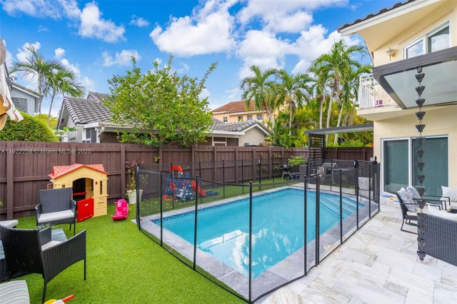 15452 SW 50th Ter, Miami, FL 33185