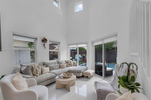 15452 SW 50th Ter, Miami, FL 33185