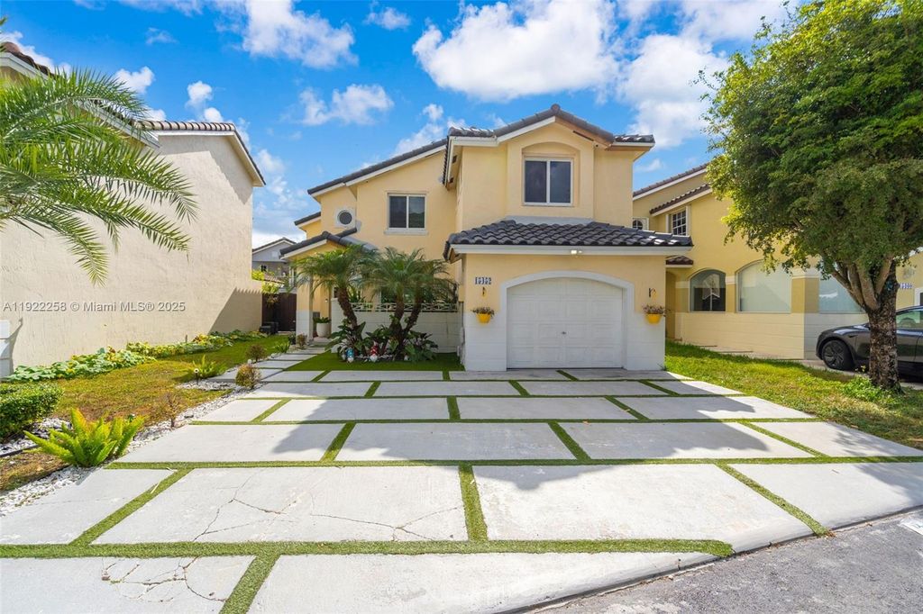 15452 SW 50th Ter, Miami, FL 33185