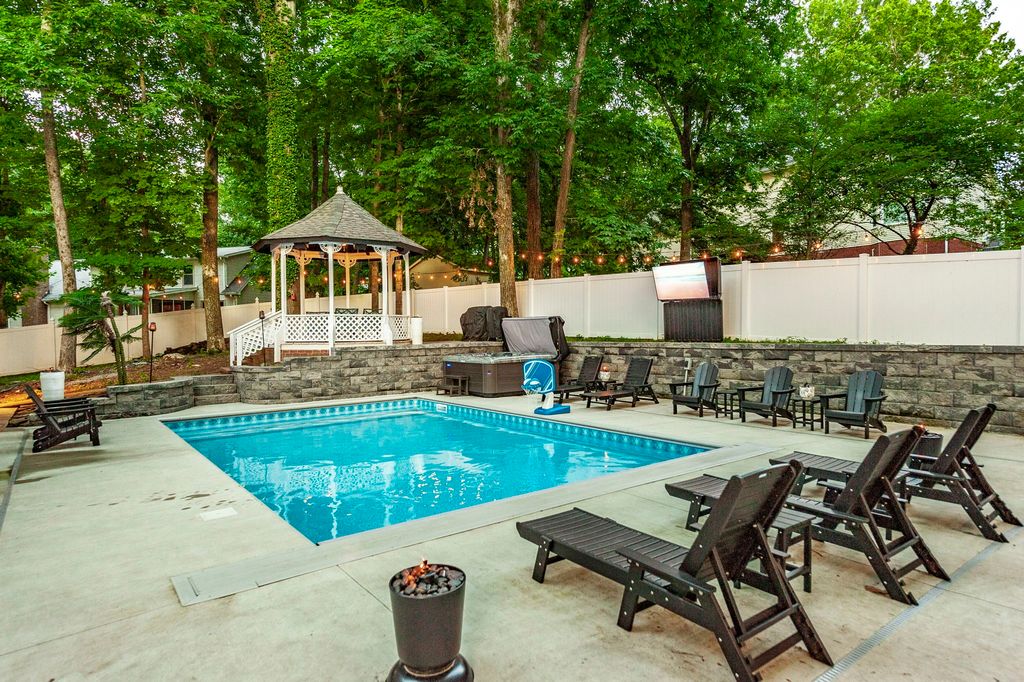 1505 Newmans Trl, Hendersonville, TN 37075