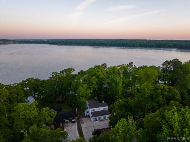 1007 Shoal Creek Drive, Deatsville, AL 36022
