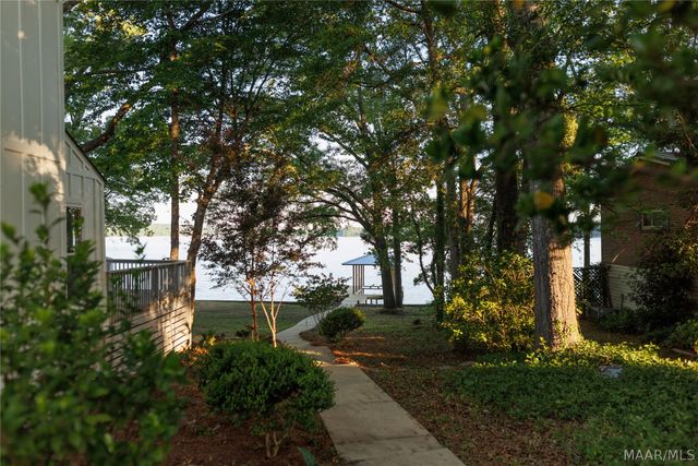 1007 Shoal Creek Drive, Deatsville, AL 36022