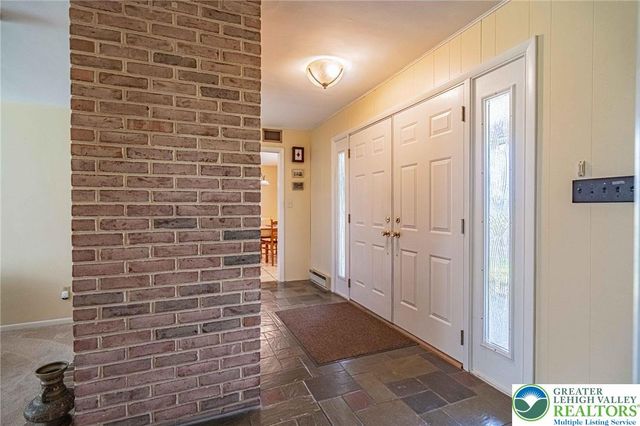 270 Bierys Bridge Road, Bethlehem City, PA 18017