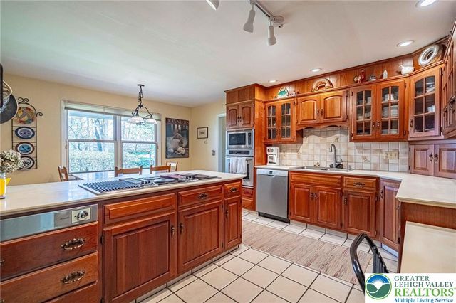 270 Bierys Bridge Road, Bethlehem City, PA 18017