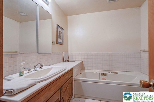 270 Bierys Bridge Road, Bethlehem City, PA 18017