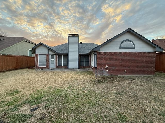 7012 Bernadine Drive, Watauga, TX 76148