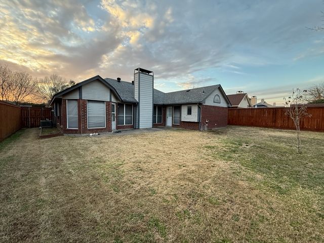 7012 Bernadine Drive, Watauga, TX 76148