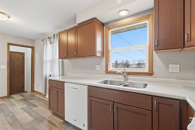 2710 Hickory Drive SW, Cedar Rapids, IA 52404