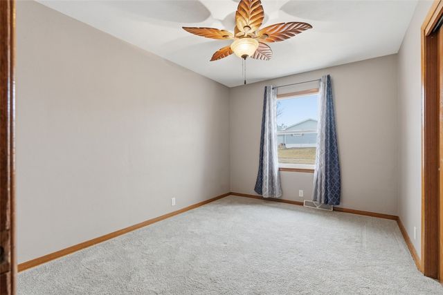 2710 Hickory Drive SW, Cedar Rapids, IA 52404