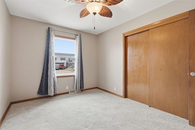 2710 Hickory Drive SW, Cedar Rapids, IA 52404