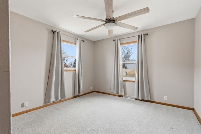 2710 Hickory Drive SW, Cedar Rapids, IA 52404