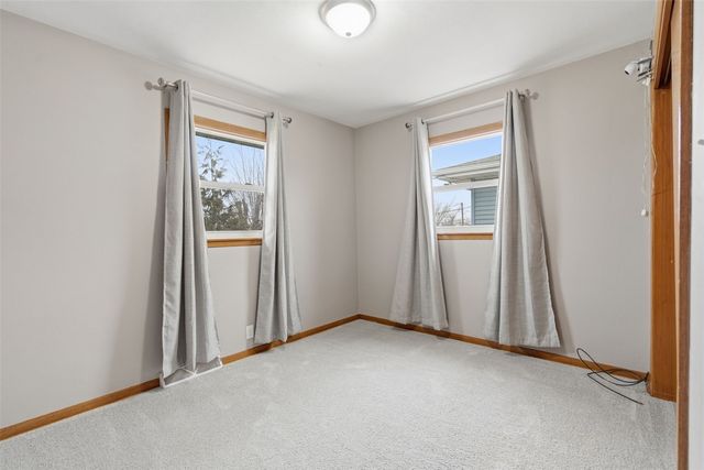 2710 Hickory Drive SW, Cedar Rapids, IA 52404