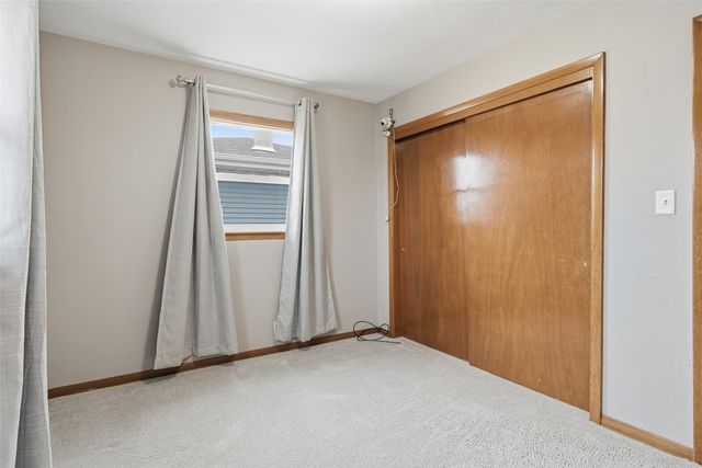 2710 Hickory Drive SW, Cedar Rapids, IA 52404