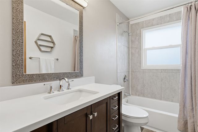 2710 Hickory Drive SW, Cedar Rapids, IA 52404