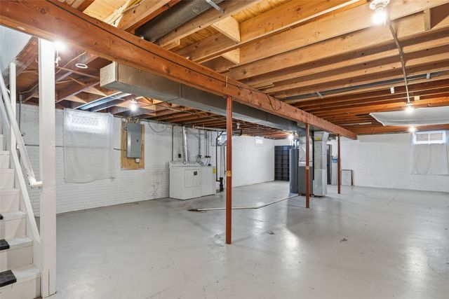 2710 Hickory Drive SW, Cedar Rapids, IA 52404