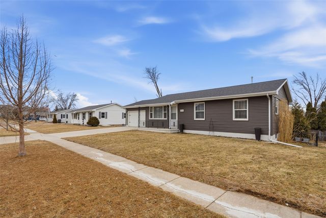 2710 Hickory Drive SW, Cedar Rapids, IA 52404