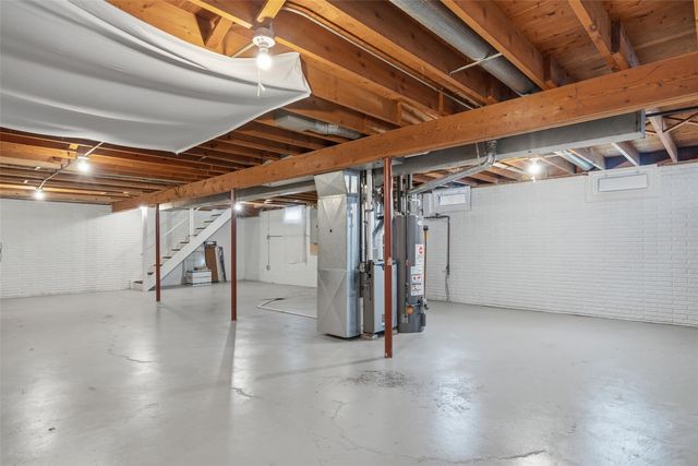 2710 Hickory Drive SW, Cedar Rapids, IA 52404