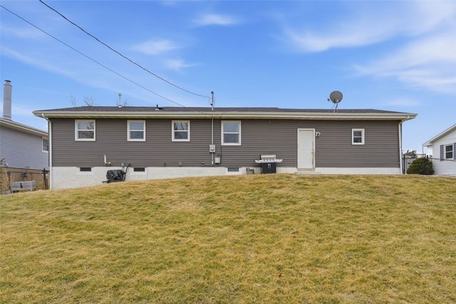 2710 Hickory Drive SW, Cedar Rapids, IA 52404