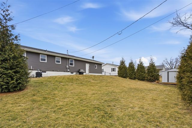 2710 Hickory Drive SW, Cedar Rapids, IA 52404