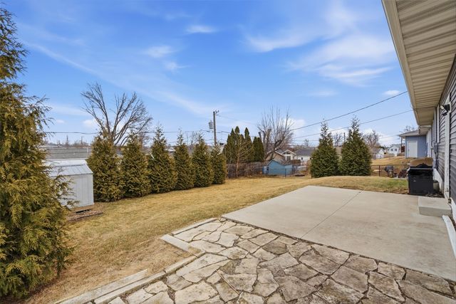 2710 Hickory Drive SW, Cedar Rapids, IA 52404