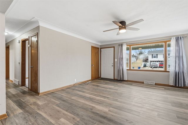 2710 Hickory Drive SW, Cedar Rapids, IA 52404