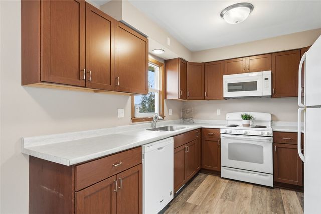 2710 Hickory Drive SW, Cedar Rapids, IA 52404