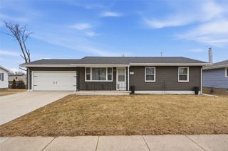 2710 Hickory Drive SW, Cedar Rapids, IA 52404