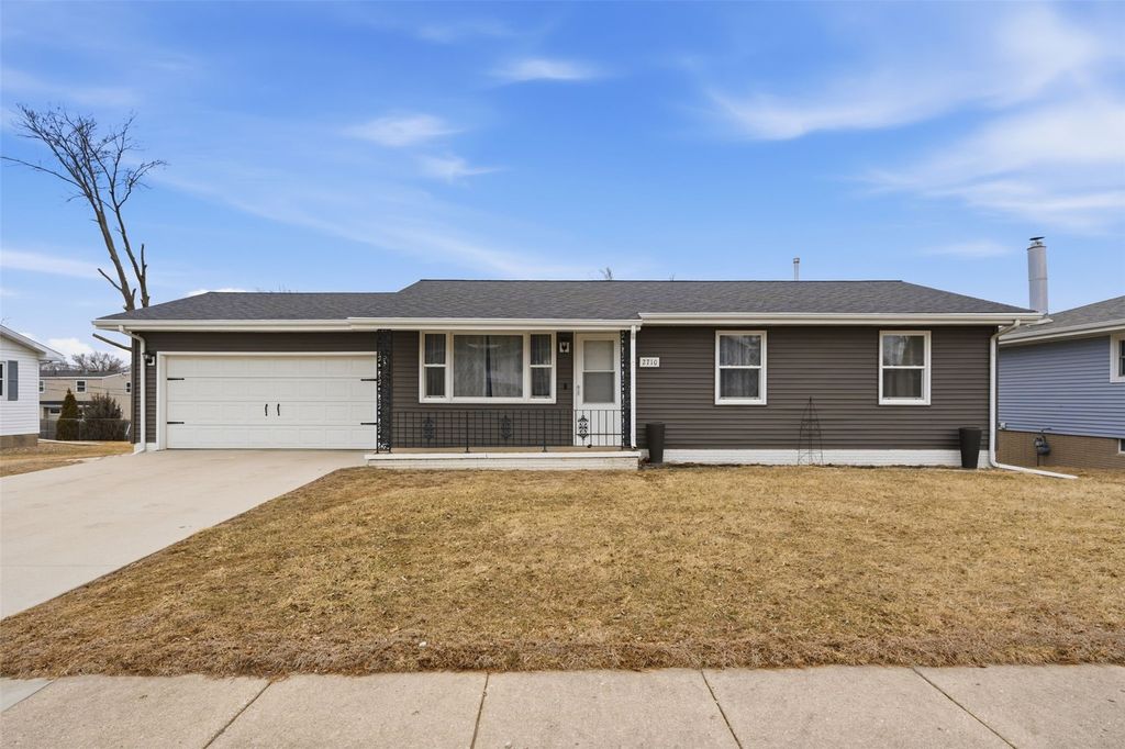 2710 Hickory Drive SW, Cedar Rapids, IA 52404
