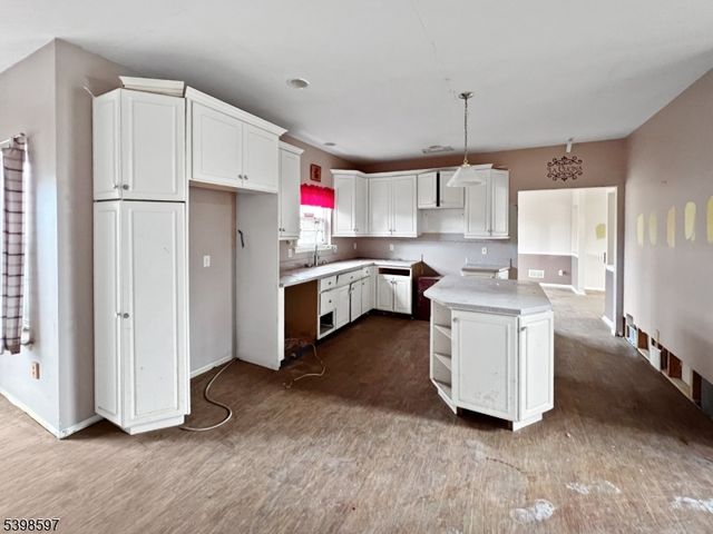 3 Pohat Ct, Franklin Twp., NJ 07882