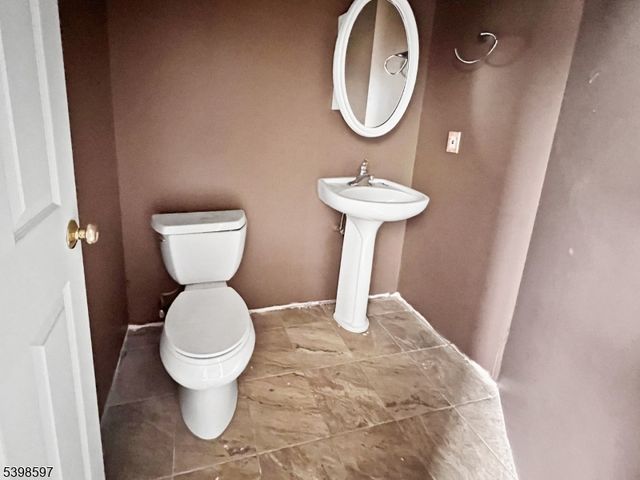 3 Pohat Ct, Franklin Twp., NJ 07882