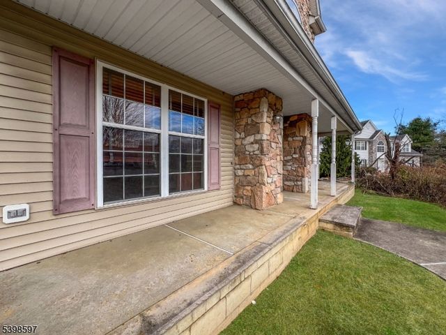 3 Pohat Ct, Franklin Twp., NJ 07882