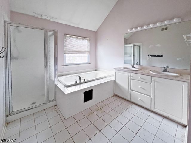 3 Pohat Ct, Franklin Twp., NJ 07882