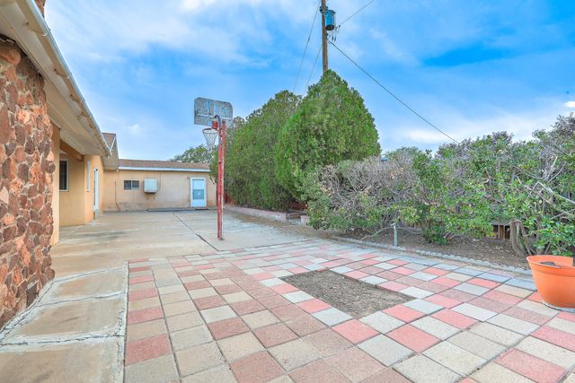 1810 MILLER Circle NW, Albuquerque, NM 87107