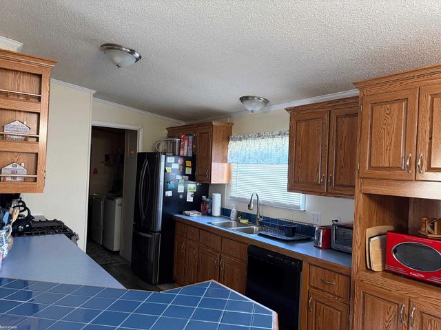 421 Red Pine Drive, Flint, MI 48506